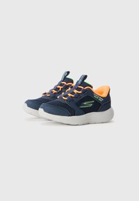 Skechers DYNA LITE - Tenisky - navy/orange/lime