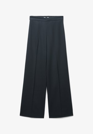 Pantaloni neri a gamba larga con vita alta e pieghe frontali, esposti piatti su uno sfondo bianco.