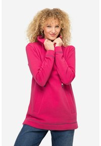 Sudadera con capucha fucsia y cuello de embudo, cuenta con dos bolsillos frontales, costuras en contraste y un ajuste relajado. Tejido suave y texturizado.