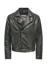 Giacca da moto in pelle nera con vita con cinturino, cerniera frontale asimmetrica e tasche decorative con cerniera. Presenta una texture liscia e sinuosa.
