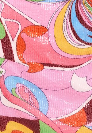 Tela colorida con un patrón en espiral que presenta acentos en rosa, azul, naranja y verde. Superficie texturizada con lentejuelas para un brillo adicional.