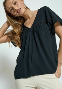 Desires AGGI V-NECK - Camicetta - black