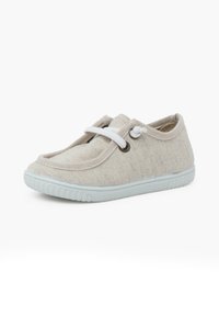 Helle beigemfarbene Leinenschuhe mit weißen Schnürsenkeln, Gummisohlen und Metallösen; runde Zehenform mit strukturiertem Stoff und genähten Details.