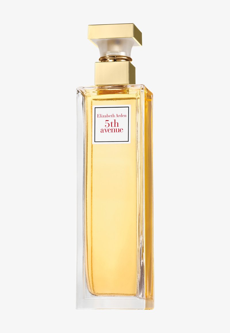 Flacone di profumo alto e rettangolare in vetro con tappo dorato, riempito con liquido ambrato, etichettato "Elizabeth Arden 5th avenue" in testo rosso.
