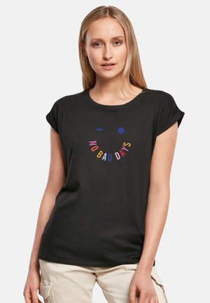 CLASSIC ROLL UP D-NOBASMI - Print T-shirt - black