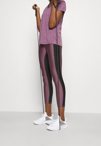 Under Armour T-shirt till träning - purple