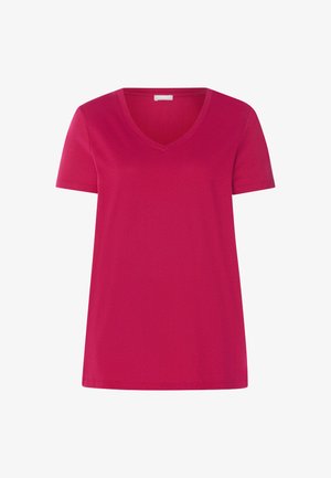 Jednoduché krátké tričko jasně růžové barvy s výstřihem do V, zobrazené na bílém pozadí.
