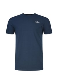 Granatowy t-shirt z krótkim rękawem i okrągłym dekoltem, z małym białym logo SikSilk na górnej lewej części klatki piersiowej.