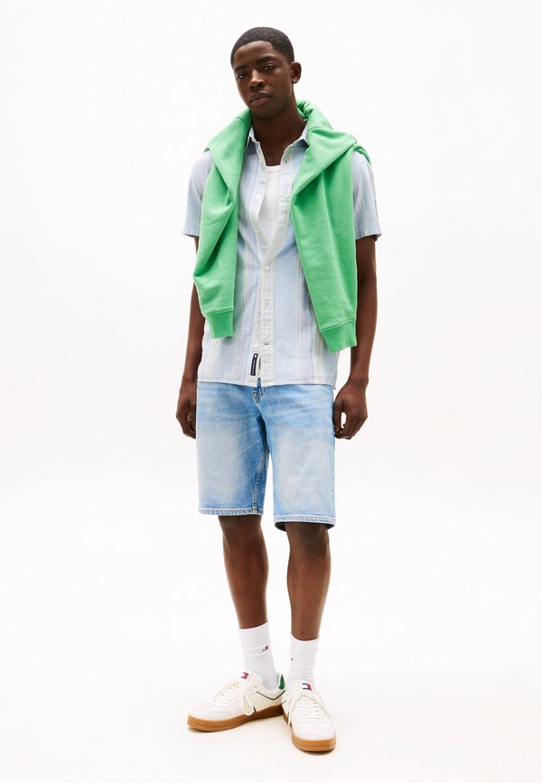 SCANTON  - Denim shorts - denim light3