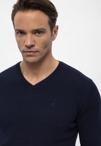 Felix Hardy BASIC V NECK ARM PATCH DETAIL - Trui - dark blue