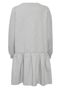 Robe longue à manches longues gris clair avec taille froncée et jupe évasée, vue de dos.