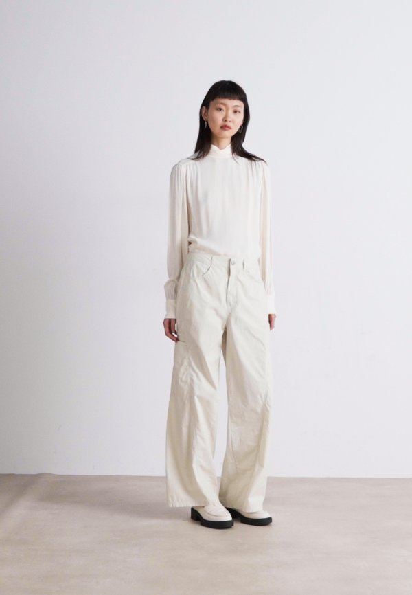 MOCK NECK BLOUSE - Blouse - cream3