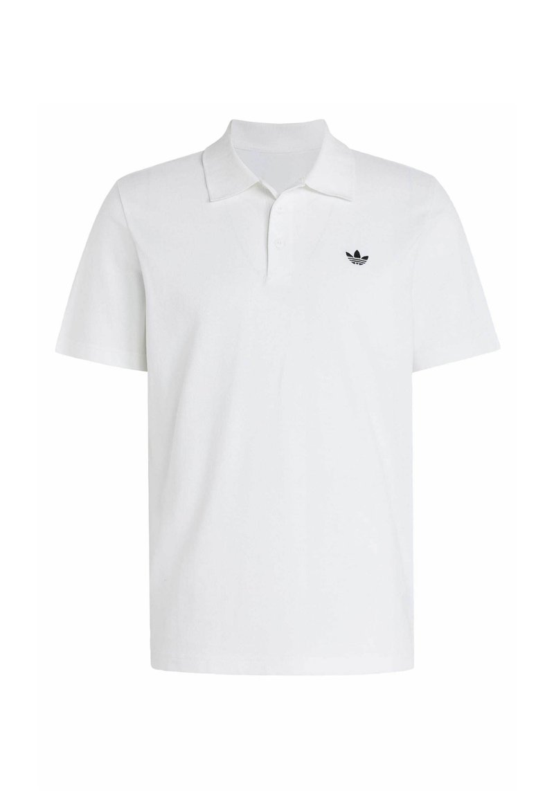 Weißes Polo mit kurzen Ärmeln, Kragen und zwei Knöpfen, mit kleinem schwarzem Adidas-Logo auf der linken Brust.