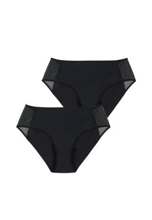Deux culottes noires pour femmes avec des panneaux en dentelle transparente sur les hanches, posées à plat sur un fond blanc.