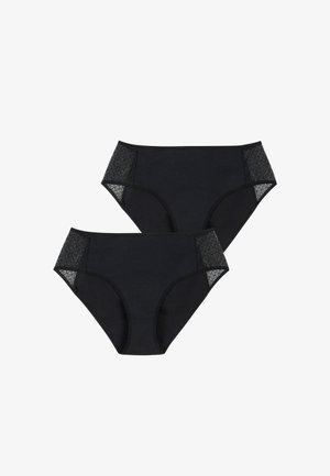 Deux culottes noires pour femmes avec des panneaux en dentelle transparente sur les hanches, posées à plat sur un fond blanc.