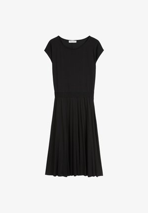 Czarna sukienka z dzianiny, z okrągłym dekoltem, krótkimi rękawami i plisowanym dołem. Gładka faktura i dopasowana talia.