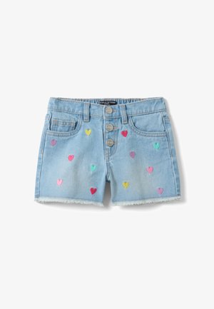 Hellblaue Jeansshorts mit drei vorderen Knöpfen und mehrfarbigen herzförmigen Patches vorne bestickt.