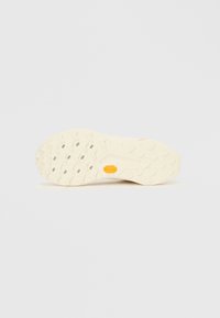 Λαστιχένια εξωτερική σόλα σε εκρού χρώμα με σχεδιασμένο πέλμα για καλύτερη πρόσφυση. Διαθέτει μικρή πορτοκαλί λεπτομέρεια λογότυπου. Λεία επιφάνεια και στρογγυλεμένο σχήμα.