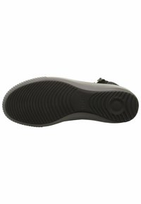 Koncovka černého boty s texturovanou gumovou podrážkou a vyraženým logem "Legero" uprostřed, z pohledu zdola.