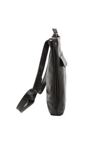Borsa a spalla nera in pelle con design slim, chiusura con zip e tracolla regolabile. Presenta una superficie liscia e una piccola tasca frontale.