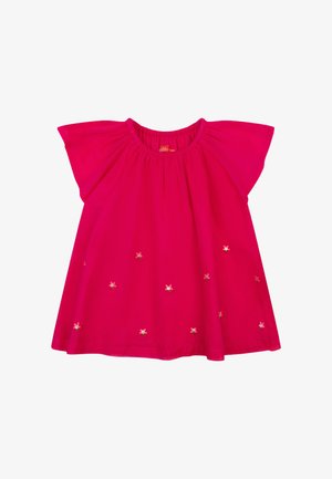 Roze katoenen jurk met korte kapmouwtjes, een aangesnoerde halslijn en bloemrijke borduursels die verspreid over de stof te zien zijn.