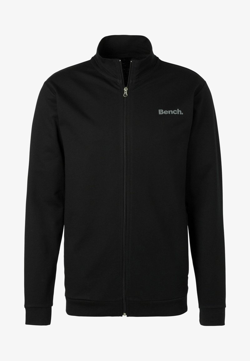 Zwarte zip-up jas van zacht materiaal, met een hoge kraag, geribbelde manchetten en een klein grijs logo op de linkerborst.