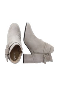 Graue Wildleder-Ankle Boots mit einem kleinen Blockabsatz, abgerundeten Zehen und einem Schleifenakzent an der Seite; Reißverschluss an der Außenseite.