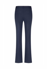 Marineblauwe flaredbroek gemaakt van een soepele stof, met een tailleband en twee achterzakken met subtiele stikseldetails.