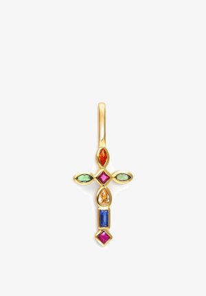 Colgante de cruz de oro con piedras preciosas multicolores: rojo, verde, naranja, azul y rosa, dispuestas simétricamente sobre un fondo blanco.