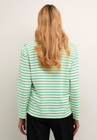 Kaffe KAWINNI - Pikkade varrukatega topp - antique white   gumdrop green