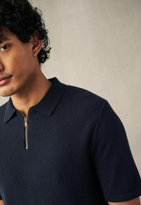 Next SHORT SLEEVE BUBBLE ZIP -REGULAR FIT - Piké - navy blue