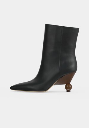 Weekend Max Mara, Bottines compensées - black