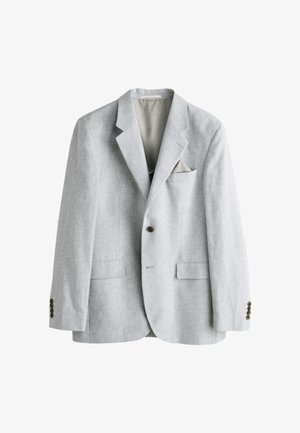Blazer gris clair à simple boutonnage avec revers crantés, fermeture à un bouton, deux poches à rabat et un mouchoir de poche dans la poche poitrine.