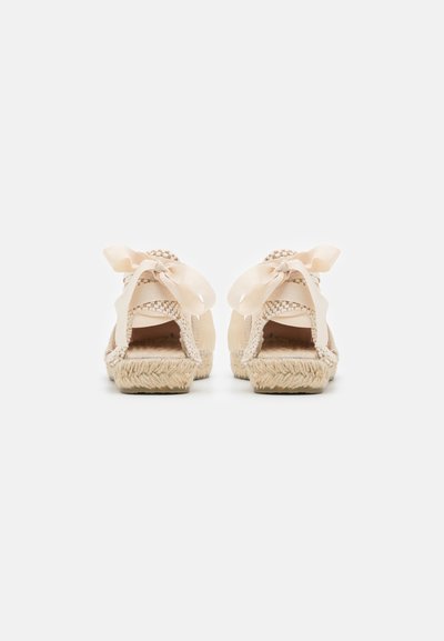 Manebí HAMPTONS - Sandały