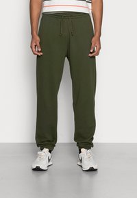 Levi's® TAB PANT - Calças de fato de treino - mossy green