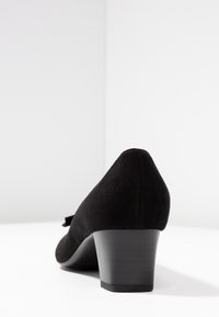 Peter Kaiser Avokkaat - black