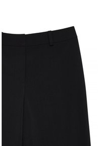 Mustat housut, joissa on tyylikäs muotoilu, tasainen vyötärönauha ja minimaalinen ompelu. Kangas on sileä ilman näkyviä kuvioita.