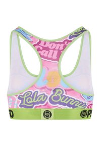 Kolorowy sportowy stanik z różowym wzorem graficznym z tekstem i postaciami, siateczkowym tyłem, zielonym obszyciem oraz elastyczną opaską z logo.