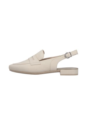 Beiger flacher Slingback-Schuh aus Leder mit geschlossenem Zehenbereich, dekorativem Riemen vorne und verstellbarer silberner Schnalle an der Seite.