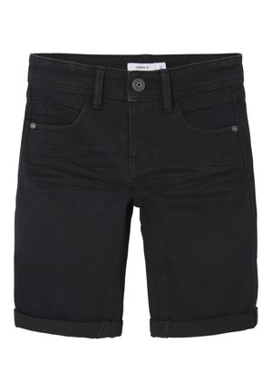 Svarte denimshorts med opbukket kant, knaplukning foran, bæltestropper og forlommer mod en hvid baggrund.