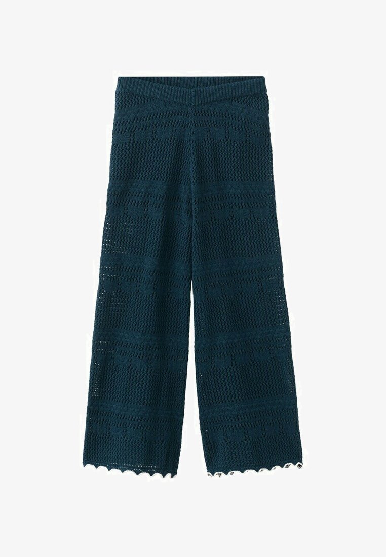 Tamnoplave široke hlače od kukičane pletenine s valovitim rubom i teksturiranim geometrijskim uzorcima po cijeloj površini.