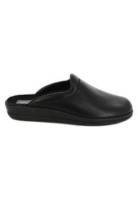 Zwarte leren instapklomp met een gladde afwerking, ronde neus en een lage, gestructureerde rubberen zool. Inclusief subtiele merkaanduiding.