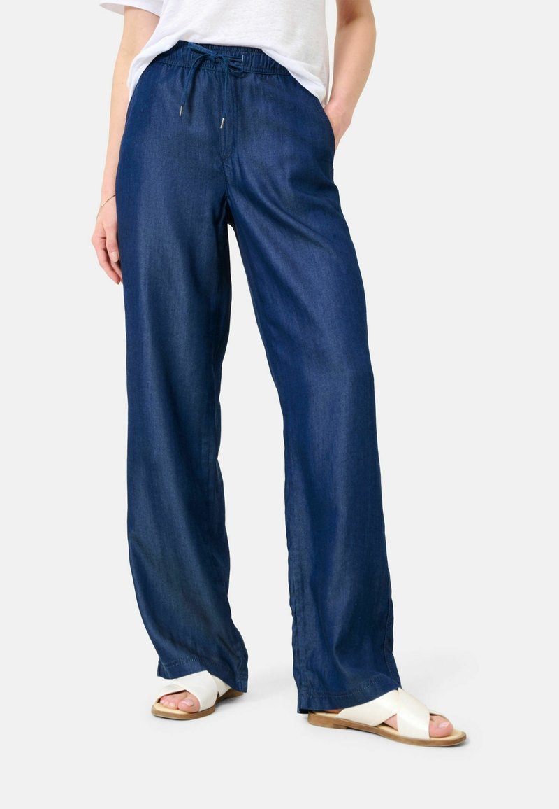 Mörkblå, vida byxor i lätt denim, med resårmidja och dragsko samt sidofickor.