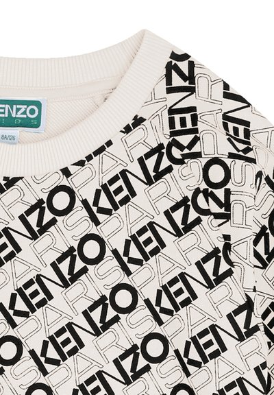 Sweatshirt couleur crème avec un motif logo KENZO PARIS noir en répétition, col rond et poignets en bord-côte. Texture douce, design décontracté.