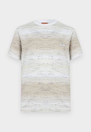 T-shirt à manches courtes beige et blanc avec motif ondulé, encolure ronde et logo discret. Confectionné en tissu lisse.