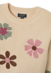 Cremfarbener, gestrickter Pullover mit floralen Designs in Pink, Burgunderrot und Grün. Verfügt über einen runden Halsausschnitt und einen strukturierten Stoff.