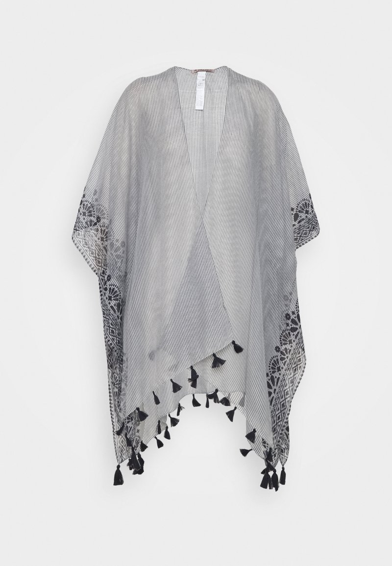 Châle rayé gris clair avec motifs géométriques noirs sur les bords et pompons noirs le long du bord inférieur, drapé ouvert.