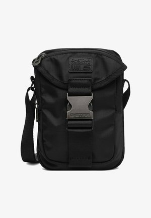 Bolso bandolera negro G-Star Originals con correa ajustable, solapa frontal asegurada con hebilla metálica y parche con la marca.