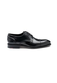 Chaussure oxford en cuir noir avec une finition lisse, un design à bout capuchon, des perforations décoratives et un petit talon empilé. Dispose de cinq taquets pour les lacets.