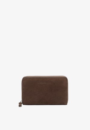 Braune Wildleder-Geldbörse mit Reißverschluss, besticht durch elegantes Design und geprägt mit dem "LIEBESKIND BERLIN" Logo auf der Vorderseite.